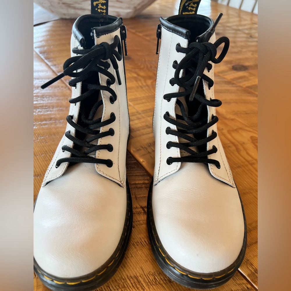 Kids Dr. Marten in like new condition! Size 5